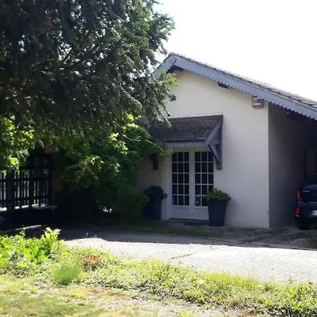 Dans Propriete Avec Piscine Chauffee Apartment