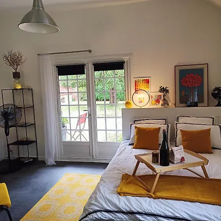 Dans Propriete Avec Piscine Chauffee Apartment